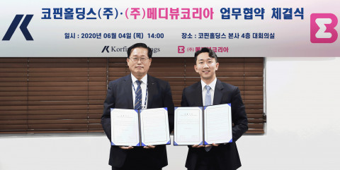 왼쪽부터 코핀홀딩스 대표이사 양문섭, 메디뷰코리아 에릭리 대표