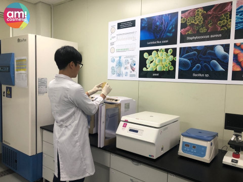 아미코스메틱이 마이크로바이옴 관련 특허등록 결정을 통해 피부 마이크로바이옴 관련 기술 개발에 박차를 가하고 있다