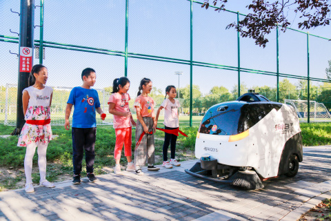 아이드라이버플러스는 Velodyne Puck 센서가 장착된 수천 대의 무인 전기 도로청소 차량을 중국에서 상용 운영할 계획이다