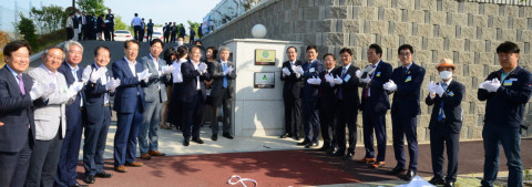 ‘대한주차산업협회 울산지역협회 출범식’이 3일 열린 가운데 최순모 대주협 중앙회장, 김석진 울산시 행정부시장, 이동서 대주협 초대 울산지역협회장, 하인성 울산중소벤처기업청장, 이동