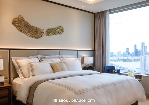 호텔 서울드래곤시티가 숙면과 휴식에 최적화된 크라운구스 패키지를 출시한다