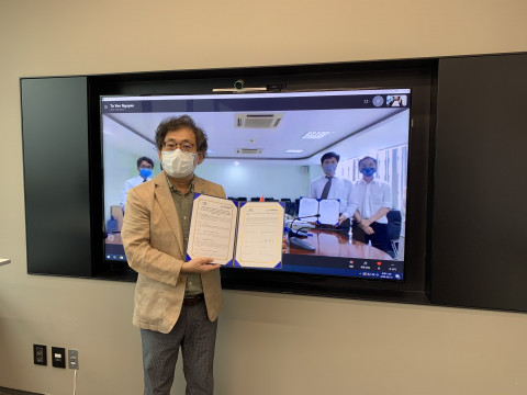 베트남 열대생물연구소(ITB)와 온라인 업무협약식을 체결한 국립해양생물자원관 황선도 관장