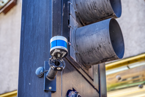 리노의 네바다 응용연구 센터인 네바다 대학은 지능형 이동성 이니셔티브에서 벨로다인 의 라이더 센서를 사용하여 운송을보다 효율적이고 지속 가능하며 안전하게 만드는 것을 목표로 데이터