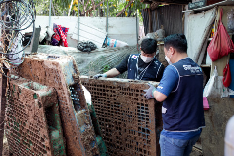 함께하는 사랑밭이 수해를 입은 산으실 마을에서 봉사활동을 진행했다