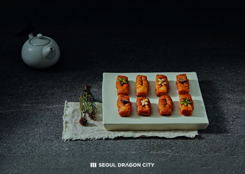 호텔 서울드래곤시티가 격식과 실속 한가득 담은 추석 선물세트를 선보인다