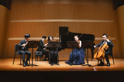 왼쪽부터 윤승호 플루티스트, 김상헌 피아니스트, 강아연 바이올리니스트, 이주미 바이올리니스트, 김어령 첼리스트