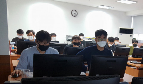 현대오토에버가 8월 18~21일까지 4일간 부산 경상대 캠퍼스에서 완성차 부품협력사 IT 담당자들을 대상으로 무료 RPA 교육을 진행했다