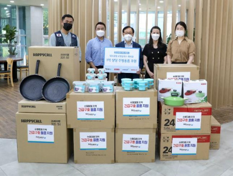네오플램·삼광글라스·해피콜 3사와 ‘함께하는 사랑밭’이 서울 구로구 오류동에 위치한 사랑밭 사무실에서 후원 물품 전달식을 열었다. 이날 전달식에는 주방 3사와 사랑밭 측 관계자가 