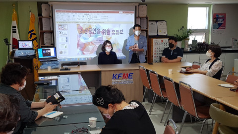 하상대 관악구소상공인연합회 수석부회장이 개강식에서 축사를 하고 있다