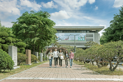 건국대 철학과가 HK사업에 이어 BK사업에 연속 선정됐다