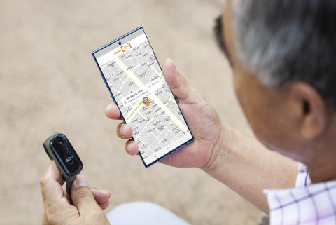 SK텔레콤은 한국장애인고용공단과 장애인 근로자들의 안전한 출퇴근을 돕기 위한 ‘스마트지킴이’ 보급 사업을 시작했다