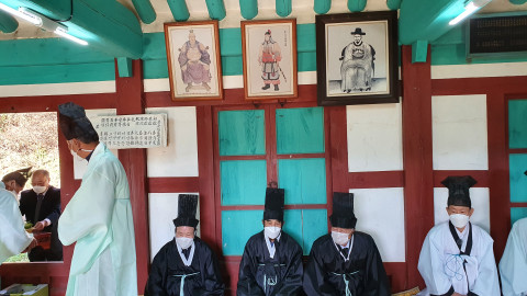 수은 강항 선생을 기리는 추향제가 10월 28일 내산서원 용계사에서 개최됐다