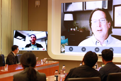 LG전자가 AI 전문가들과 함께 인공지능의 발전 방향을 논의하는 AI 포럼 앤 디스커버리 워크숍을 처음 열었으며 LG전자, 토론토대학교, 캐나다고등연구원 소속의 AI 전문가들이 온