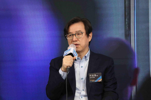 이성열 SAP 코리아 대표이사가 SAP HANA 출시 10주년 기념 데이터센터 설립을 발표하고 있다