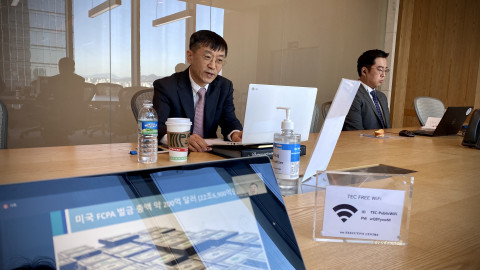 왼쪽부터 한국컴플라이언스아카데미 장대현 대표와 뷰로반다익 정남수 팀장이 웨비나에서 강연을 하고 있다