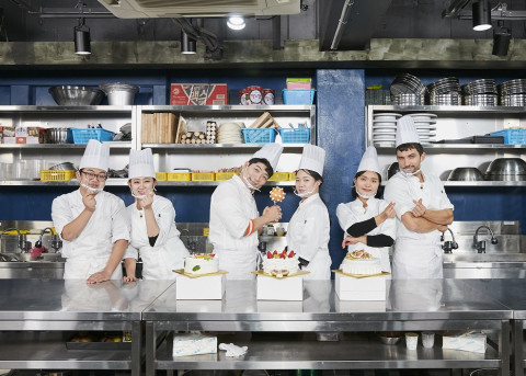 ‘아름다운 소통11’ 출연진들이 단체 기념 촬영을 하고 있다