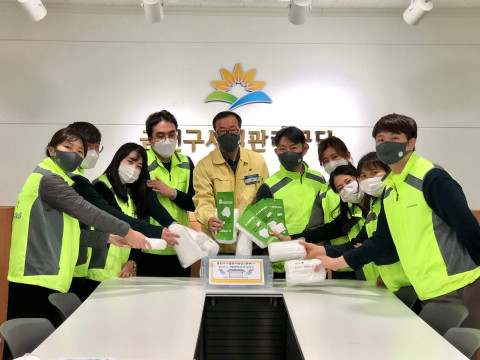 금천구시설관리공단이 마스크 기부 캠페인 활동을 펼쳤다