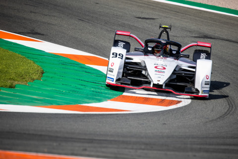 2020-21 ABB FIA 포뮬러 E 월드 챔피언십 발렌시아 프리시즌 테스트 중인 태그호이어 포르쉐 포뮬러 E팀 파스칼 베를라인이 포르쉐 99X 일렉트릭(Porsche 99X E