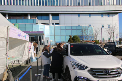 문산청소년문화의집의 드라이브스루를 통한 청소년 코로나 극복 KIT 나눔 현장