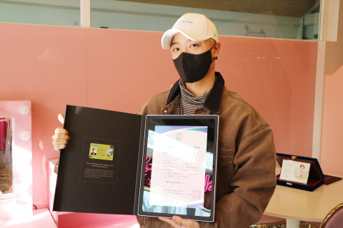 한국양서파충류협회는 래퍼 아웃사이더가 운영하는 엔터테인먼트 이나키스트, 파충류 키즈 카페 ‘이로운 나라의 앨리스’와 업무협약을 체결했다