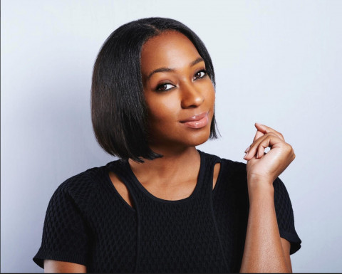 보그 매거진 커머스 라이터 알렉시스 베넷