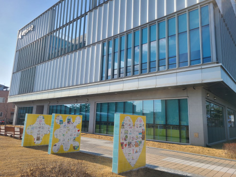 코로나19 아카이브 타일벽화아트 전경