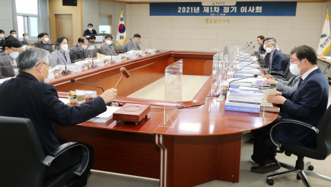 충남연구원이 정기이사회를 열고 2020년도 사업실적 및 결산, 올해 제1차 추경예산안, 규정 개정 등을 심의·의결했다