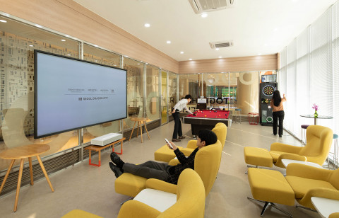 호텔 서울드래곤시티가 오픈한 두두 라운지 엔터테인먼트 공간