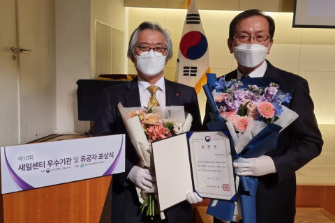 여성가족부장관 표창을 받은 샘표를 대표해 포상식에 참석한 왼쪽부터 이생재 생산본부장과 전남훈 부장