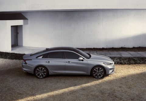 기아가 K8 사전계약 첫날에 1만8015대 기록했다