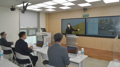 건국대가 하이브리드형 첨단 강의실 14곳을 오픈했다