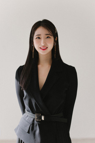 비올라와 바이올린 외에도 연기와 노래로 다양한 활동을 펼치고 있는 최수지