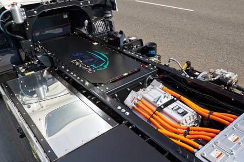 138킬로와트시(kWh)인 SEA-Drive® 120, EA Electric이 자체 개발한 SEA-Drive® 전기화 기술은 OEM들이 생산한 다양한 트럭 및 경상용차에 도입됐으며