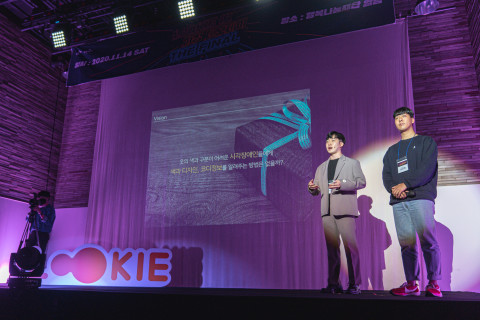 IR 피칭을 진행하는 솔룩팀