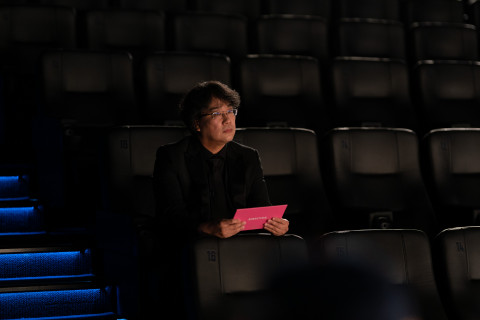 서울 삼성동 메가박스 코엑스점에 위치한 돌비 시네마에서 제93회 미국 아카데미 시상식의 감독상 부문 시상이 위성 연결을 통해 진행됐다. 지난해 감독상 수상자인 봉준호 감독이 올해 