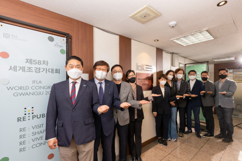 조직위 개소식에는 공동 조직위원장인 조경진 사단법인 한국조경학회 회장, 이홍길 사단법인 한국조경협회 회장, 노영일 한국공원시설업협동조합 이사장을 비롯해, 권윤구·김아연·배정한·서영