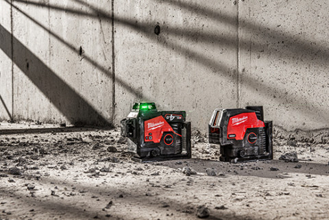 왼쪽부터 밀워키 12V 360˚ x 3 레이저 레벨기(M12 3PL)와 12V 크로스 라인 & 2포인트 레이저 레벨기(M12 CLLP)