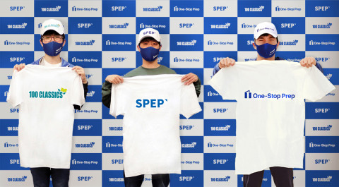 4월 27일 인타임즈인 서밋홀에서 진행된 인타임즈인 SOK 선수 후원 협약 기념 촬영을 하고 있는 유승주(스키) 선수, 최세헌(골프) 선수, 김수형(수영) 선수