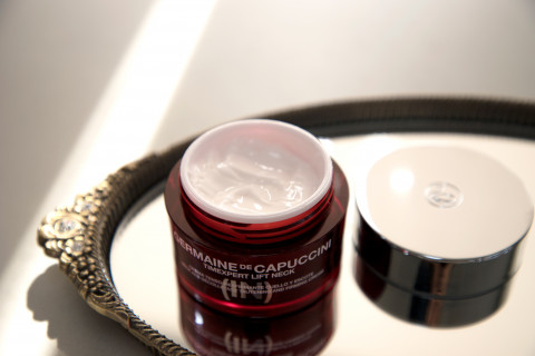 저메인 드 카푸치니의 베스트셀러 ‘넥 터트닝 퍼밍 크림’