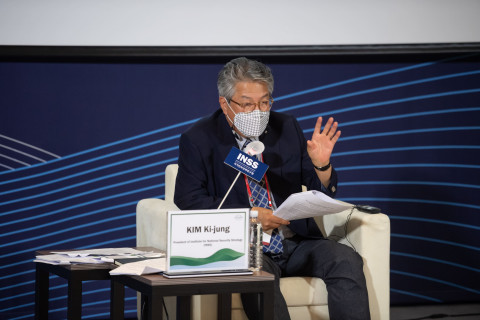 제16회 제주포럼 ‘북한에 대한 이해, 필요와 제약’ 세션에서 발표하는 김기정 국가안보전략연구원장