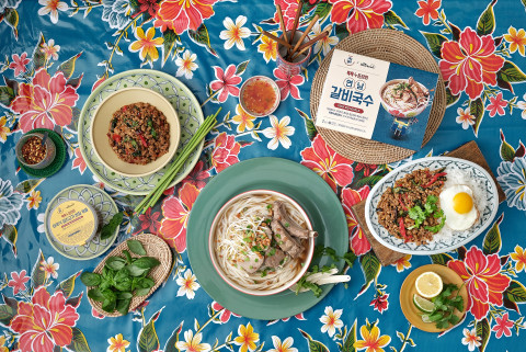 더반찬&이 출시한 미쉐린 가이드 선정 맛집 툭툭누들타이 RMR 2종