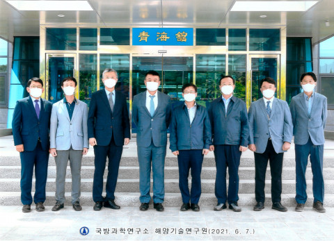 박기문 STX엔진 대표이사는 국방과학연구소 해양기술연구원을 취임 이후 처음 찾아 류존하 해양기술원장 등 관계자들과 그간 수행한 수중 음향 분야 사업에 대한 상호 의견을 논의했다