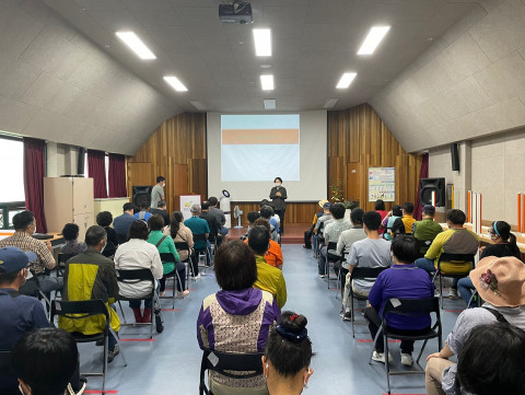 순천시장애인종합복지관이 6월 4일(금)·11일(금) 2회에 걸쳐 복지관 강당에서 관계자 110명이 참석한 가운데 장애인 일자리 사업 교육을 실시했다