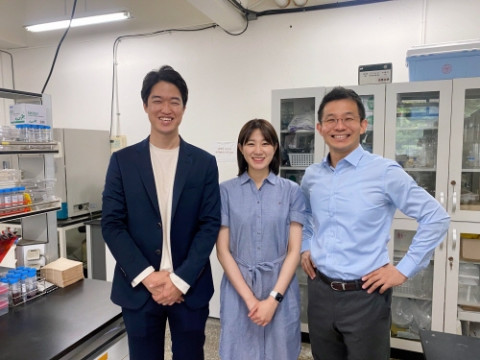 왼쪽부터 장준호 서울대학교 공과대학 재료공학부 연구원, 이규민 연구원, 남기태 교수