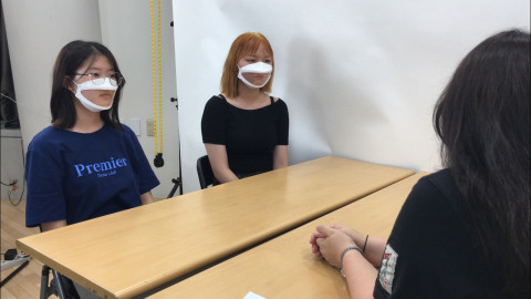강남구립 역삼청소년수련관 자치조직 청소년들이 광복절과 독립운동가를 알리기 위한 영상을 촬영하고 있다
