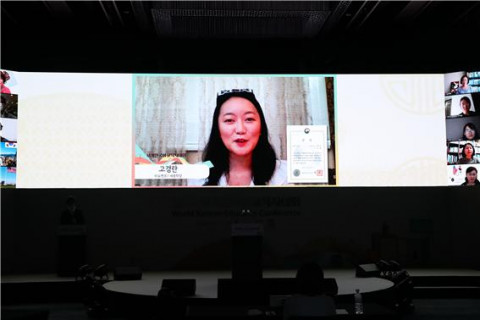 ‘비대면 시대의 한국어교육 현장 사례를 주제로 한 공모전’에서 문화체육관광부 장관상을 수상한 타슈켄트1 세종학당 고경란 교원이 수상 소감을 말하고 있다