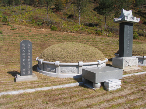 윤희순 묘소