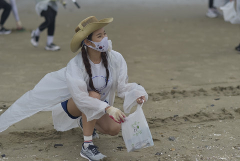 ‘대학생 87km 비치대장정’ 해안정화 활동