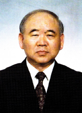 수필집 ‘꽁치와 가자미’를 펴낸 교육자 이성길 수필가