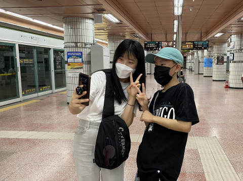 ‘옆자리를 드립니다’ 일대일 프로그램에 참여한 아이들